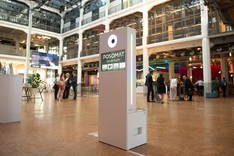 POSOMAT L3000 in einer historischen Ausstellungshalle
