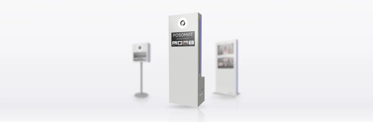 POSOMAT Produktfamilie: vorn groß der POSOMAT L3000, dahinter unscharf der POSOMAT S1000 und der POSOMAT X5000